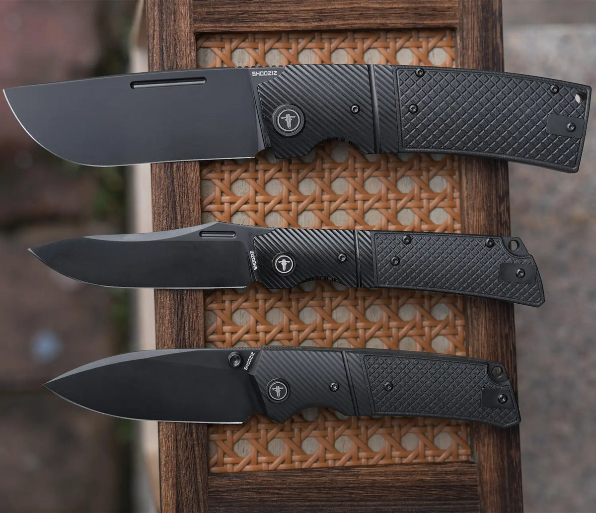 XUN Series – SHOOZIZ 14C28N and D2 folding knives