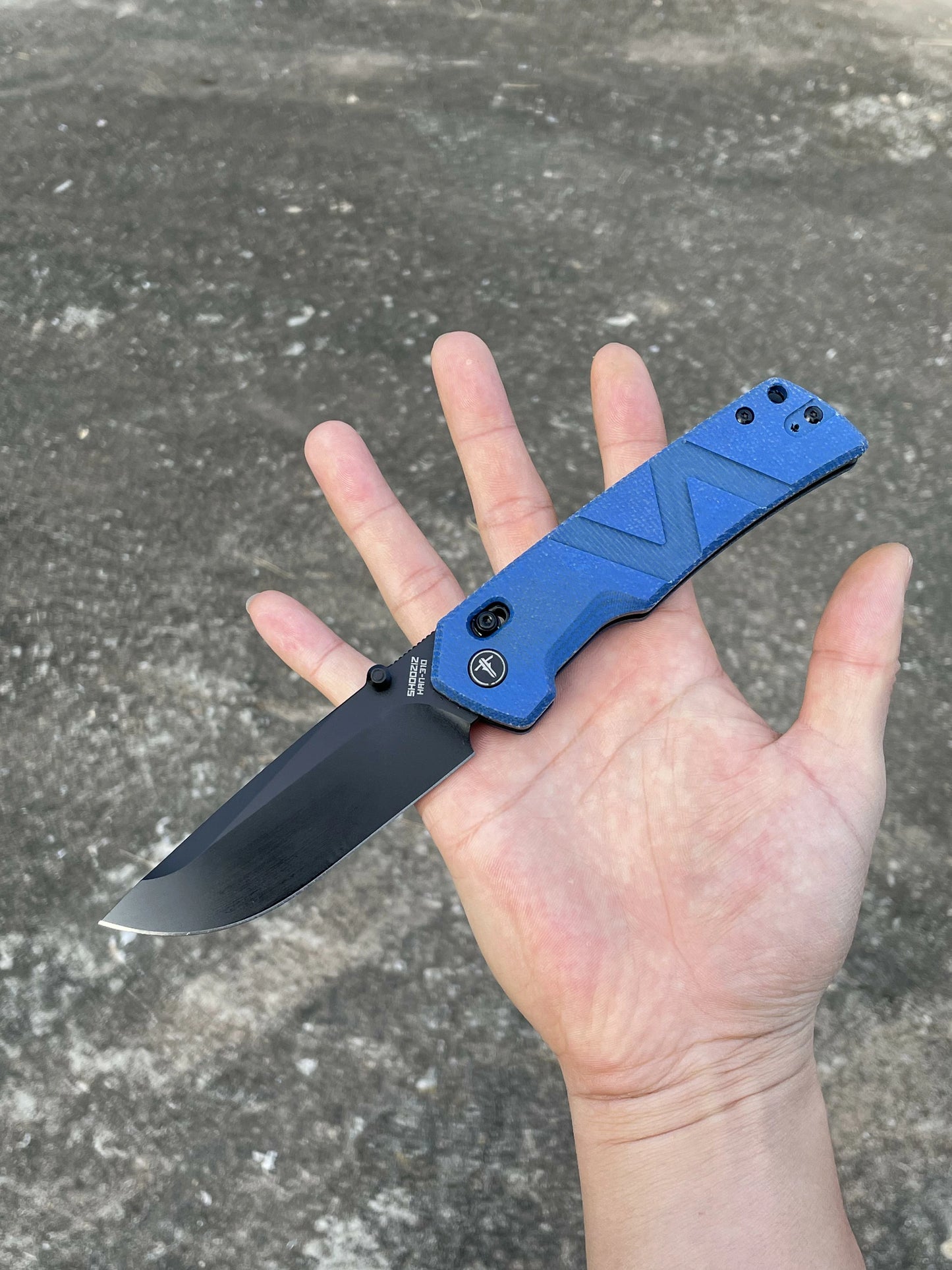 SHOOZIZ™ HAN310-LMB,Axis Lock,3.94"14C28N Steel Black PVD Blade,Blue Micarta Handle