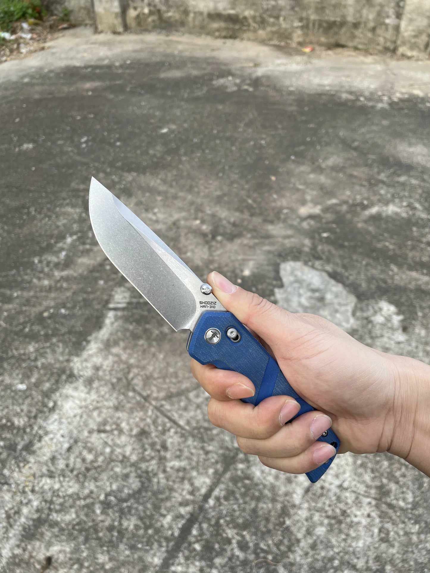 SHOOZIZ™ HAN310-LMST,Axis Lock,3.94"14C28N Steel Stonewash Blade,Blue Micarta Handle