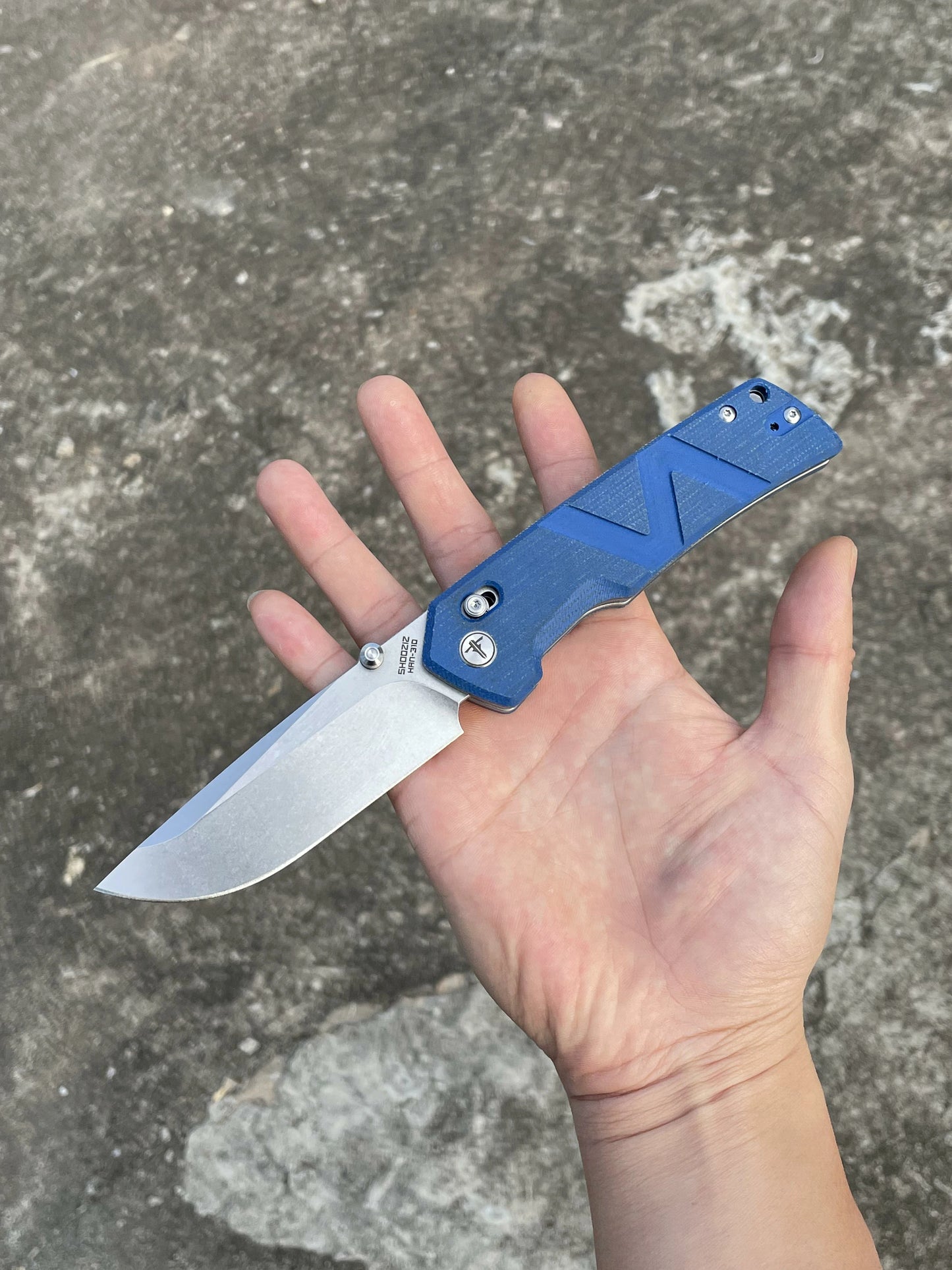SHOOZIZ™ HAN310-LMST,Axis Lock,3.94"14C28N Steel Stonewash Blade,Blue Micarta Handle