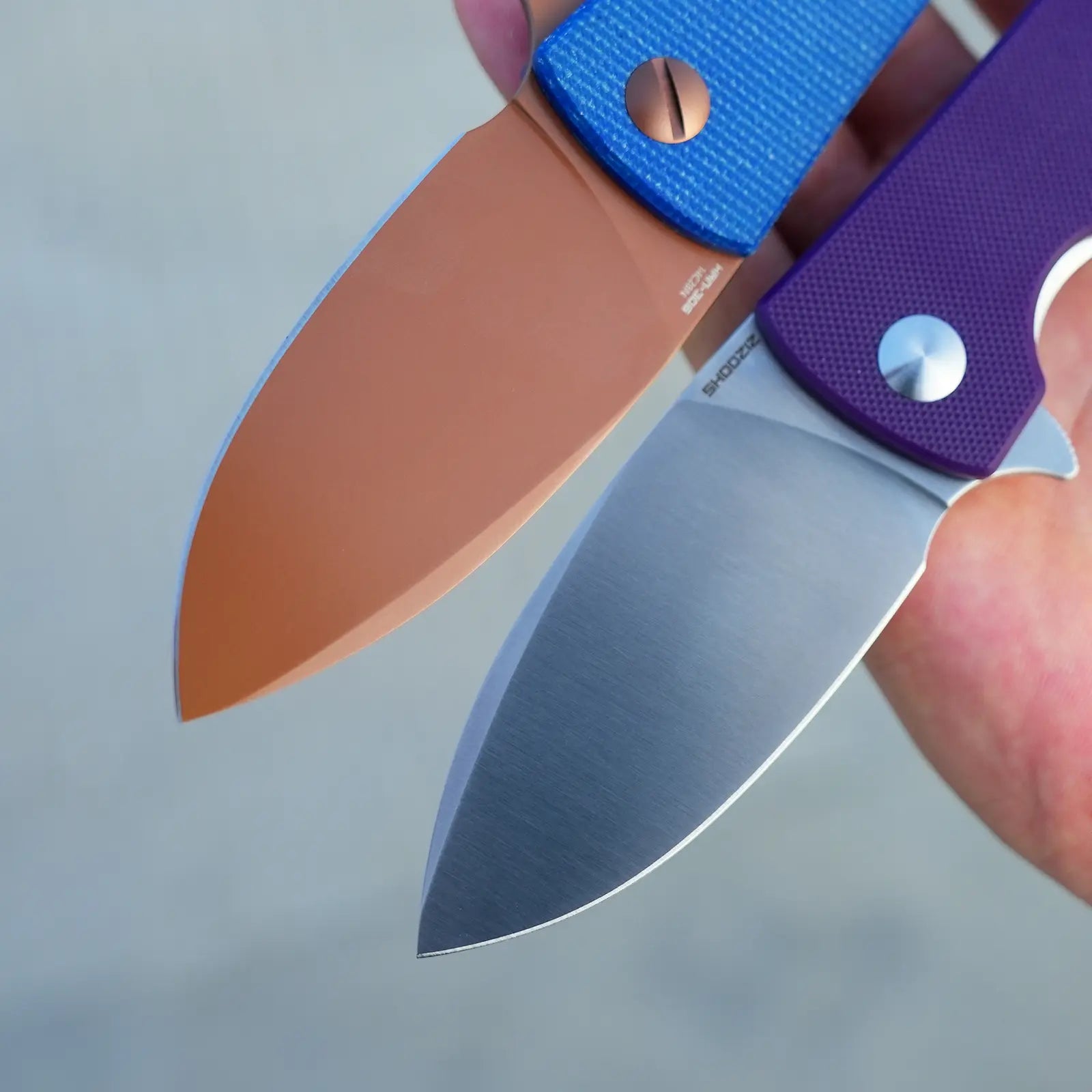SHOOZIZ HAN306-LMRG and PGS blade close-up in hand, showing rose gold PVD and satin 14C28N steel finishes.