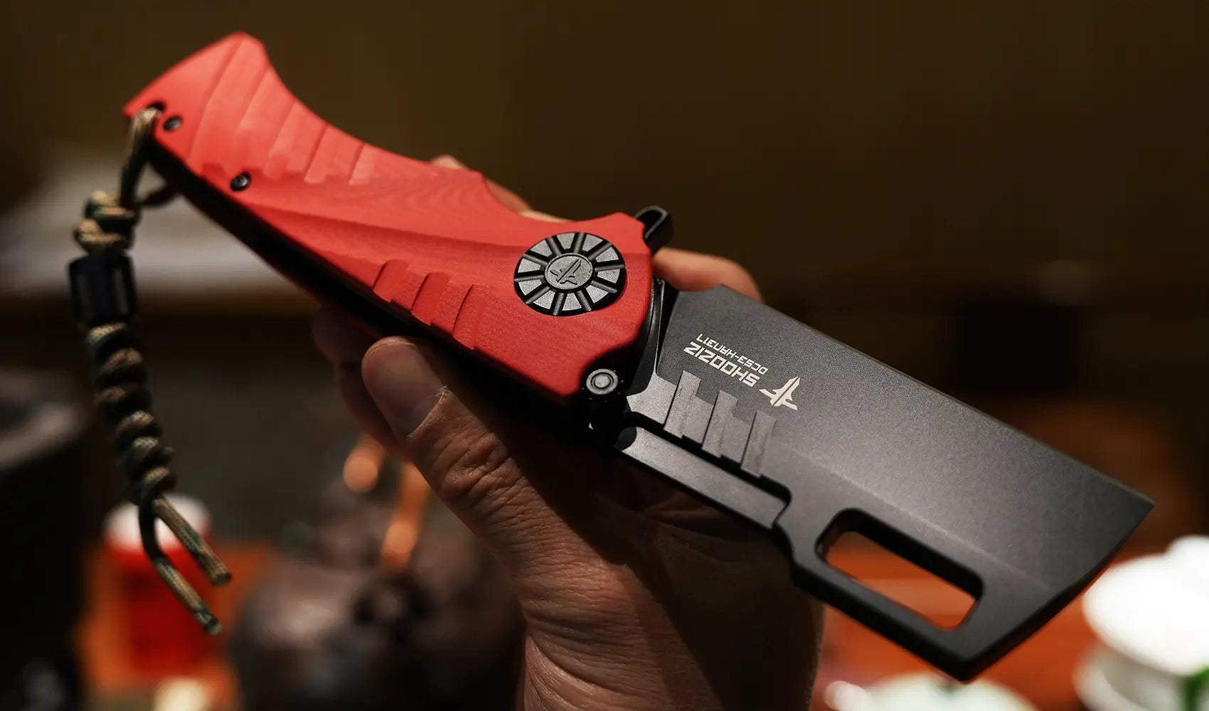 Desktop banner showing a lineup of SHOOZIZ HAN317 series folding knives featuring new G10 handles in multiple colors. Durable DC53 steel blades, designed for improved grip and everyday carry.