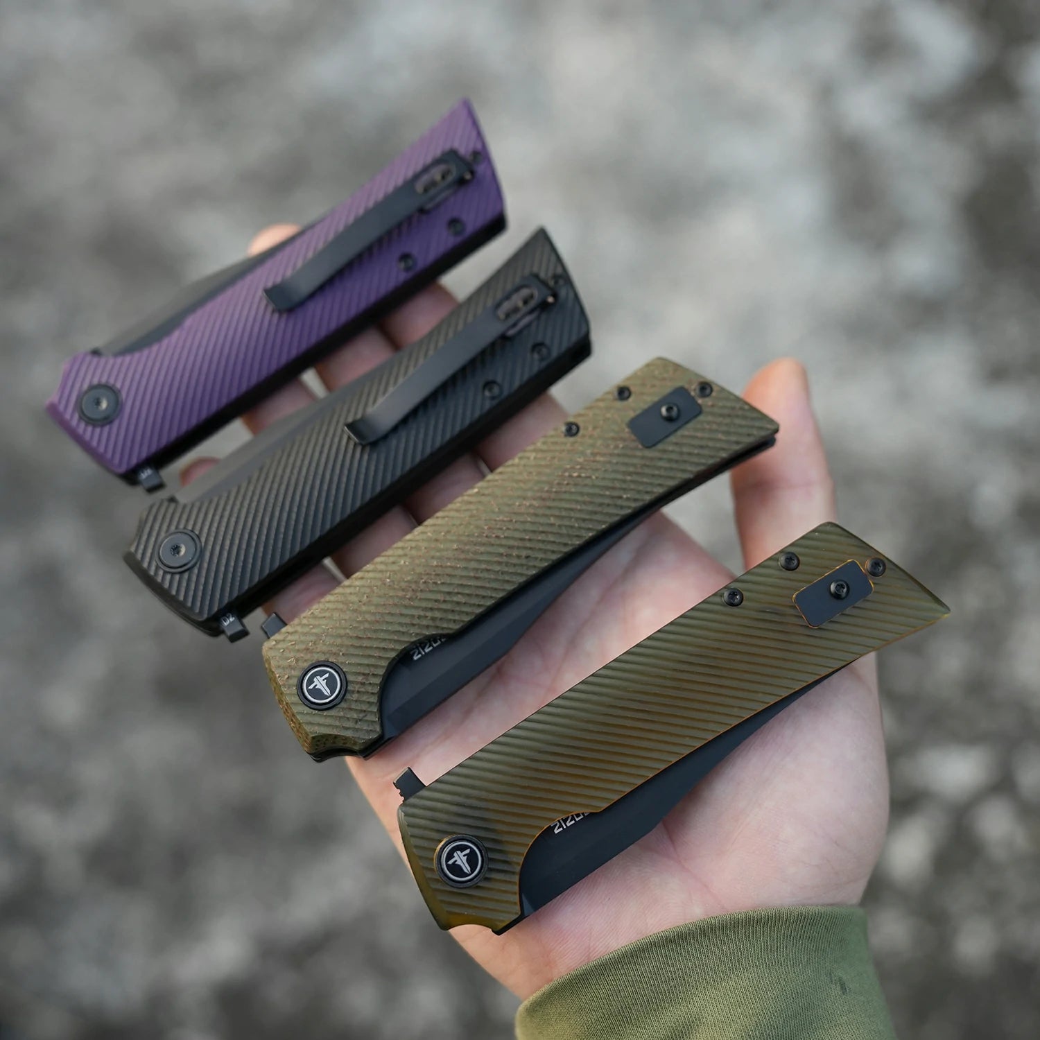 SHOOZIZ XUN113-BGB compact EDC folder, D2 steel, black PVD, black G10 handle, pocket clip