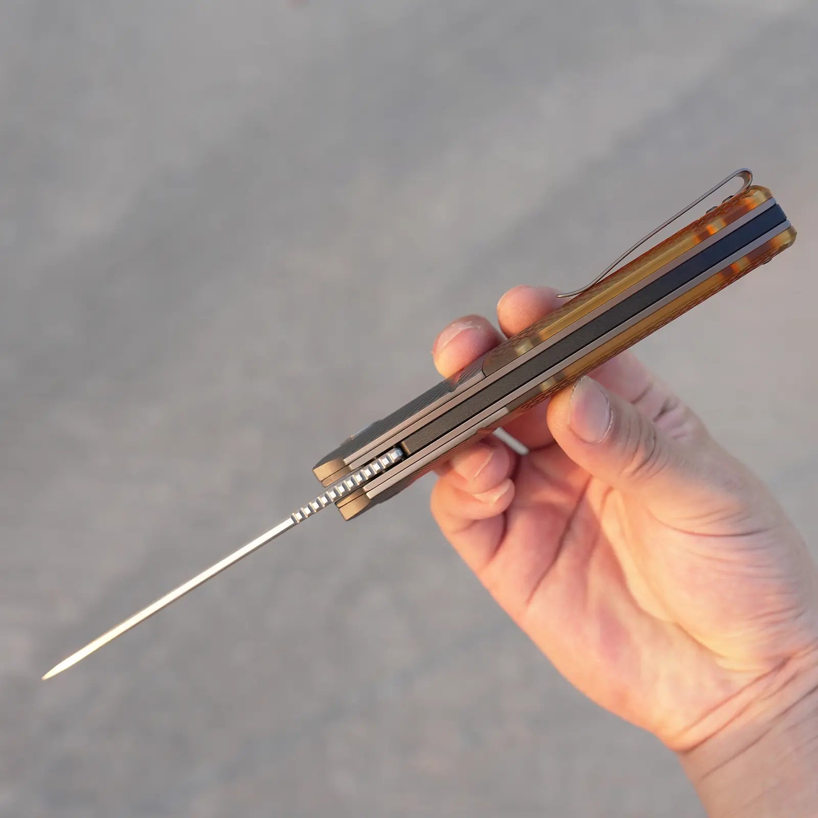 HOOZIZ XUN122-JUS Satin folding knife closed side profile close-up, translucent yellow Ultem handle, steel bolster.